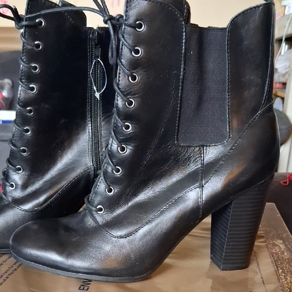 Liz Claiborne Black Lace Up Boots Sz 10